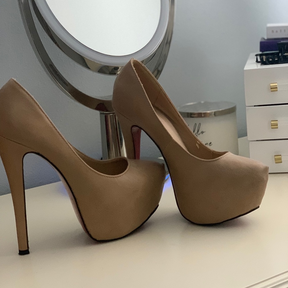Nude Heels - Picture 2 of 2